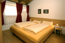 Ferienwohnung in Silberleiten für 14 Personen - Schlafzimmer mit Doppelbett